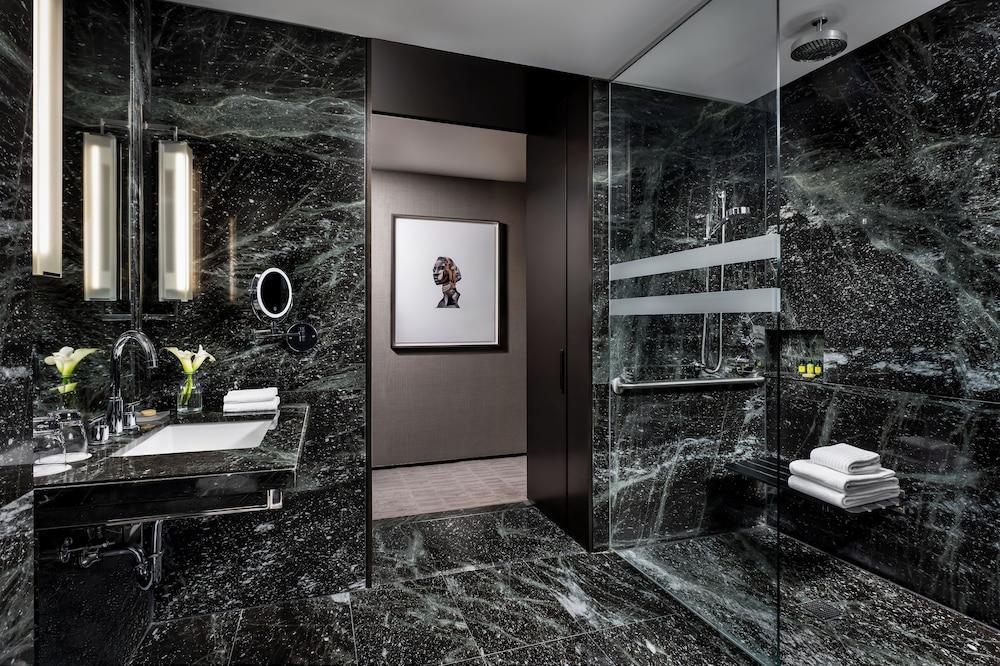 The Hazelton Hotel Toronto Room Type - Deluxe Room, 1 King Bed, Mobility Accessible