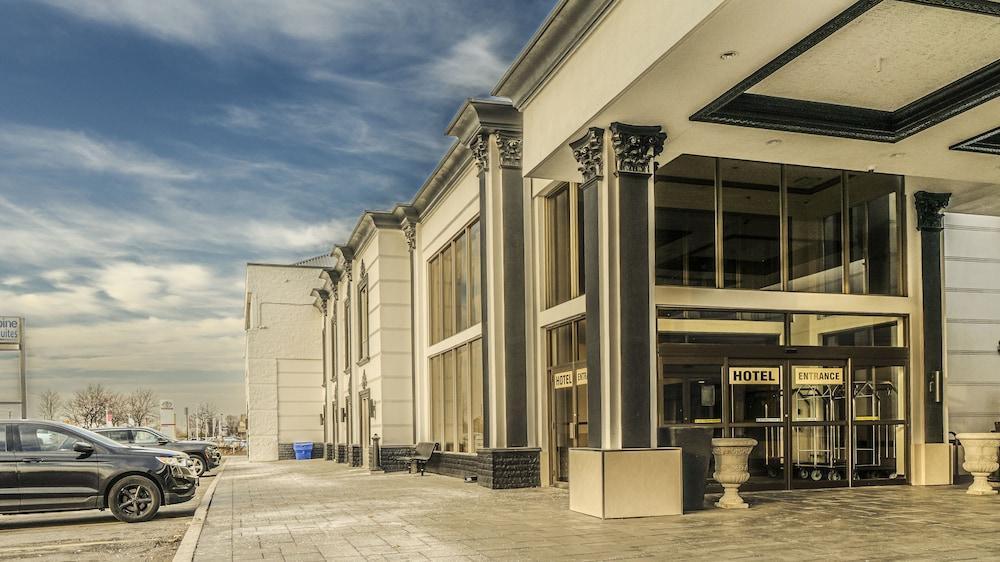 Woodbine Hotel and Suites