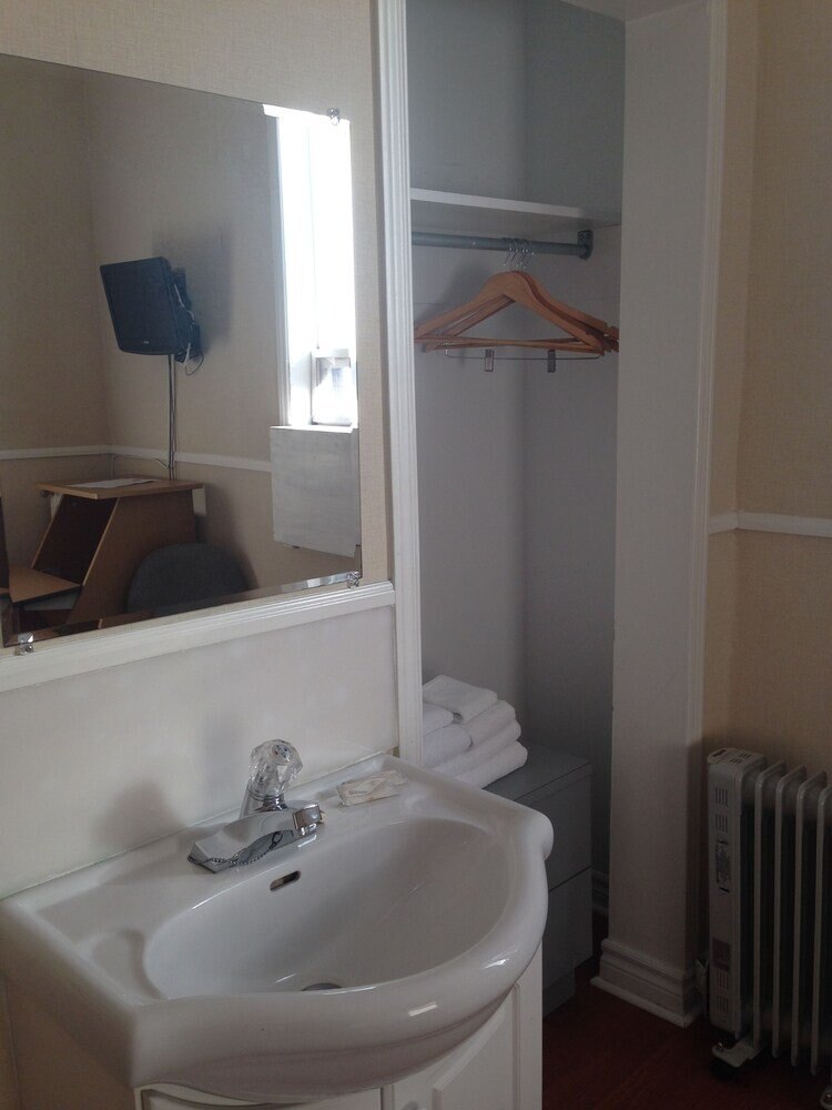 The Rex Hotel Room Type - Basic Room, 1 Double Bed, Shared Bathroom