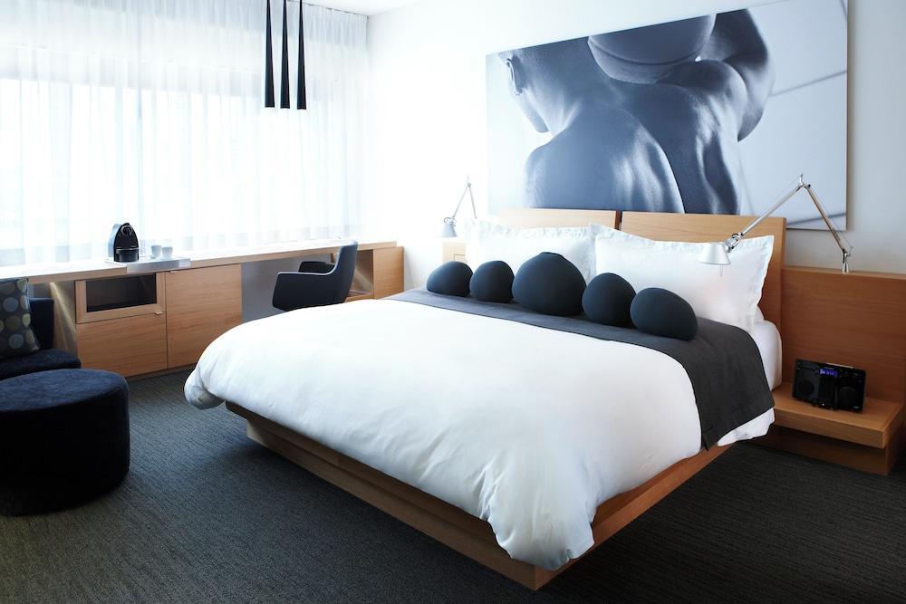 Le Germain Hotel Maple Leaf Square Room Type - Classic Room, 1 King Bed