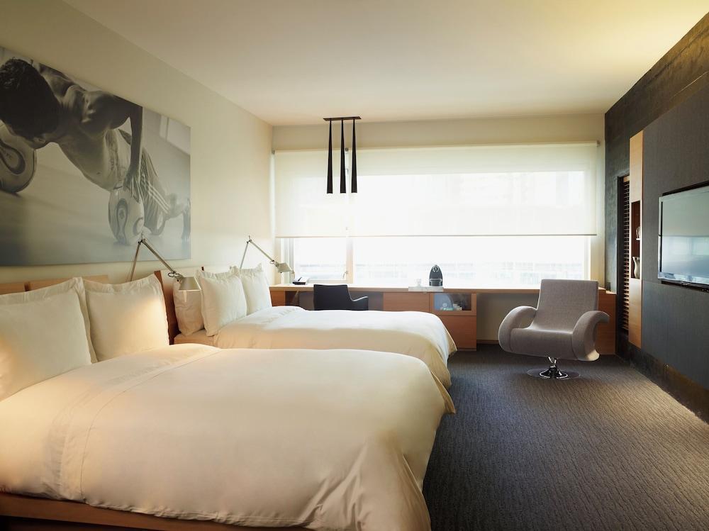 Le Germain Hotel Maple Leaf Square Room Type - Luxury Room, 2 Queen Beds (Prestige)