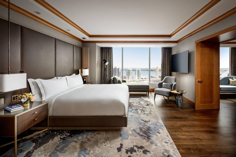 The Ritz-Carlton, Toronto Room Type - Room, 1 King Bed (Tower)
