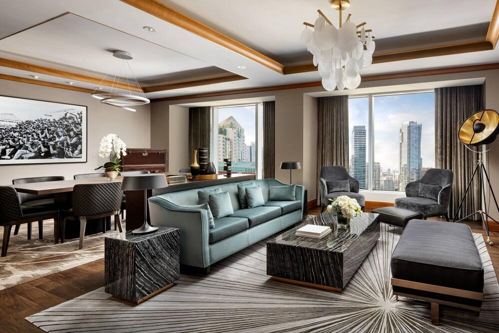 The Ritz-Carlton, Toronto Room Type - Club Suite, 1 King Bed, City View