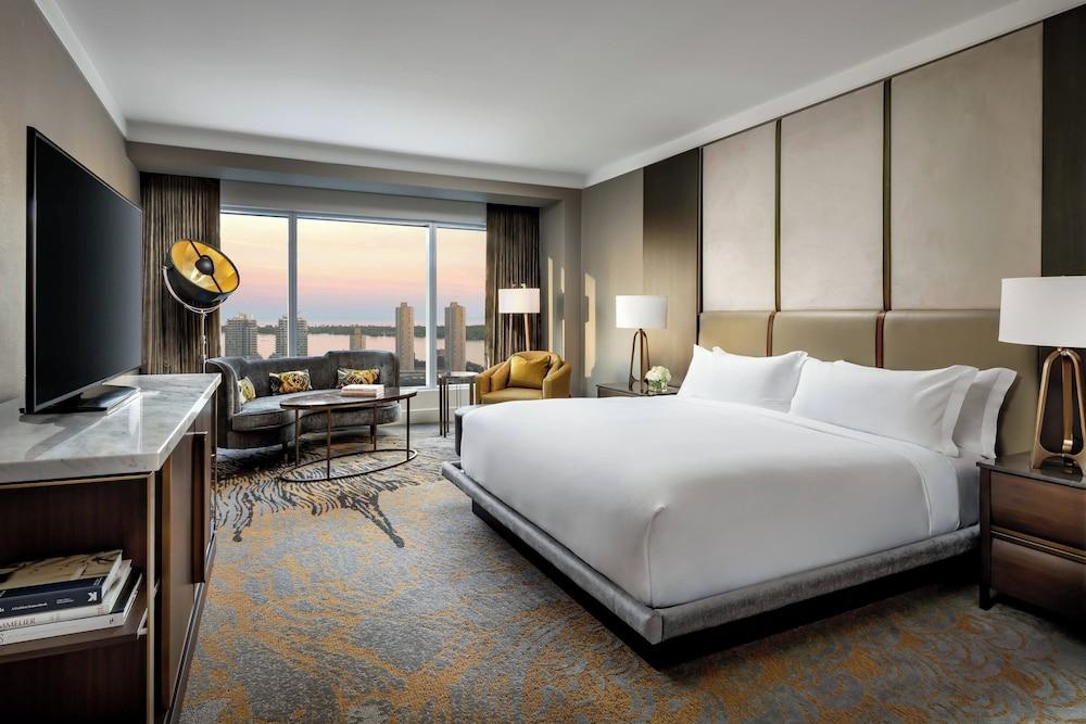 The Ritz-Carlton, Toronto Room Type - Club Level King or Queen Room with City View The Ritz-Carlton, Toronto Room Type - Club Level King or Queen Room with City View