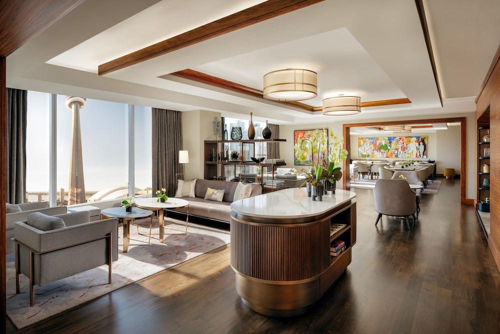 The Ritz-Carlton, Toronto Room Type - Club Suite, 1 Bedroom, Corner