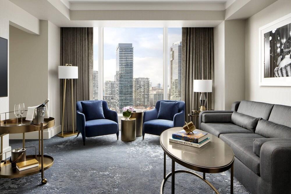 The Ritz-Carlton, Toronto Room Type - Suite, 1 King Bed with Sofa bed, Corner