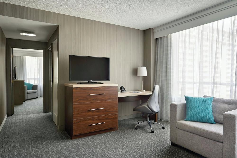 Courtyard by Marriott Downtown Toronto Room Type - Suite, 1 Bedroom