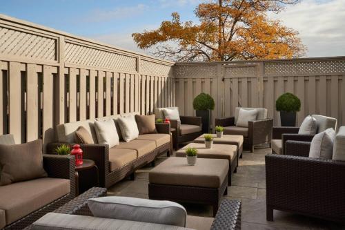 Courtyard by Marriott Toronto Airport - Tap to explore photos