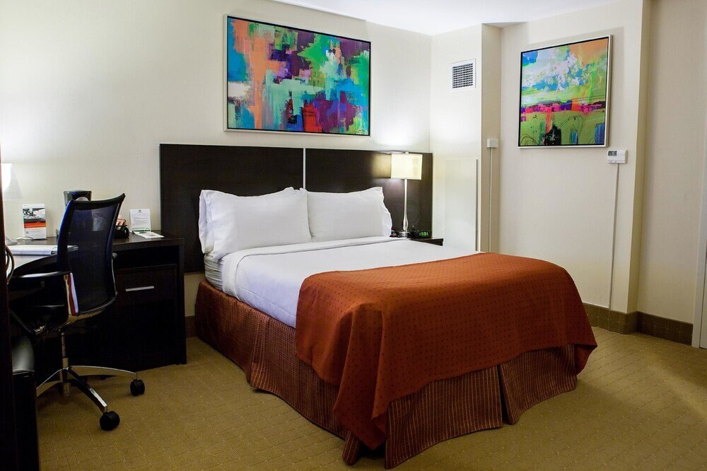 Holiday Inn TORONTO DOWNTOWN CENTRE Room Type - Standard Room, Non Smoking