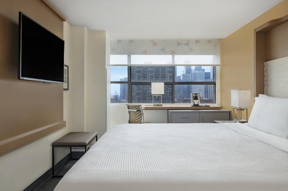 Holiday Inn TORONTO DOWNTOWN CENTRE Room Type - Standard Room, 1 Queen Bed, Accessible (Mobility, Roll-In Shower) Holiday Inn TORONTO DOWNTOWN CENTRE Room Type - Standard Room, 1 Queen Bed, Accessible (Mobility, Roll-In Shower)