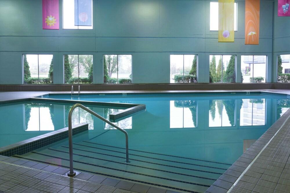 Delta Hotels by Marriott Toronto Airport & Conference Centre - Tap to explore photos