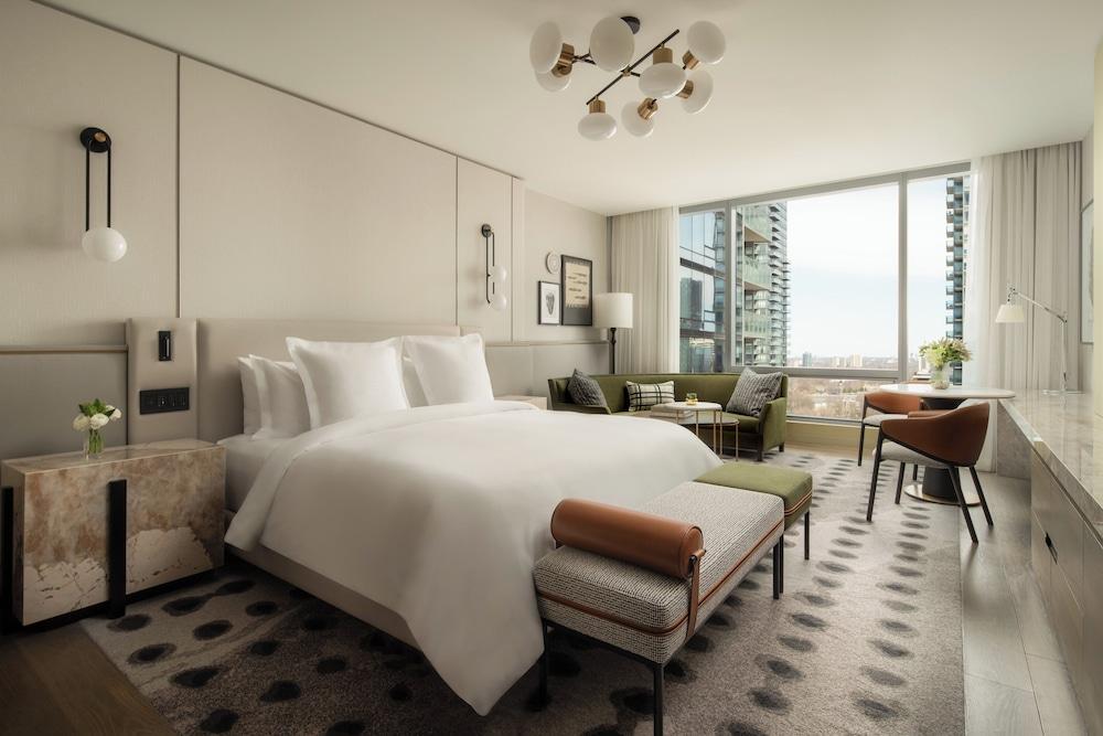 Four Seasons Hotel Toronto Room Type - Deluxe, One King Bed