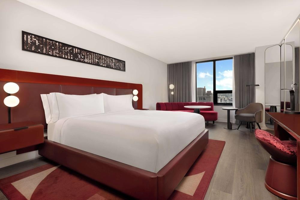 Revery Toronto Downtown Curio Collection by Hilton Room Type - 1 KING BED CITY VIEW