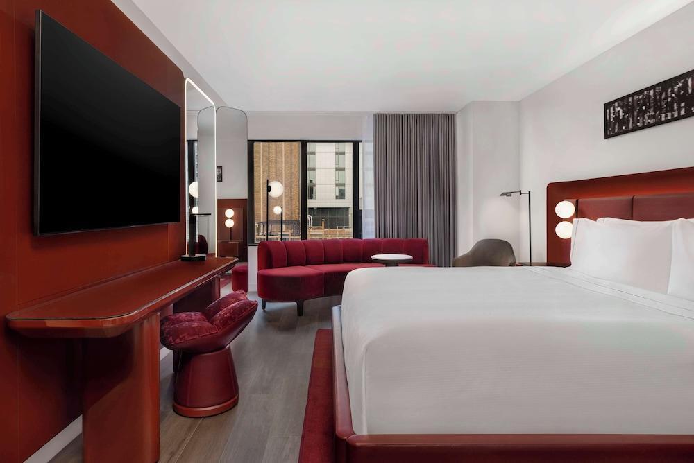 Hilton Garden Inn Toronto Downtown - Tap to explore photos