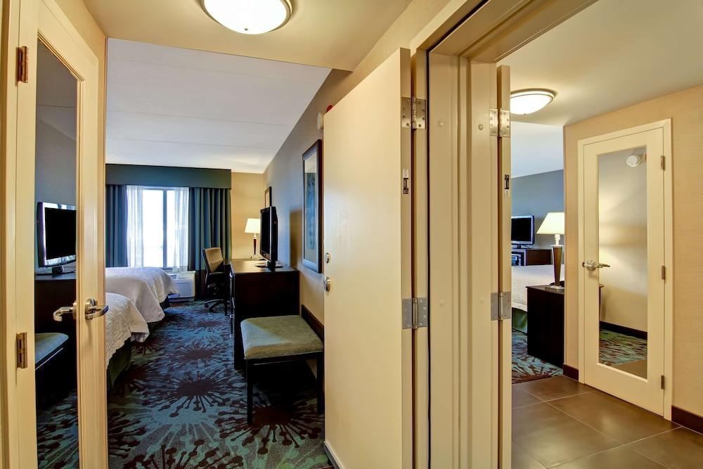 Hampton Inn by Hilton Toronto Airport Corporate Centre - Tap to explore photos