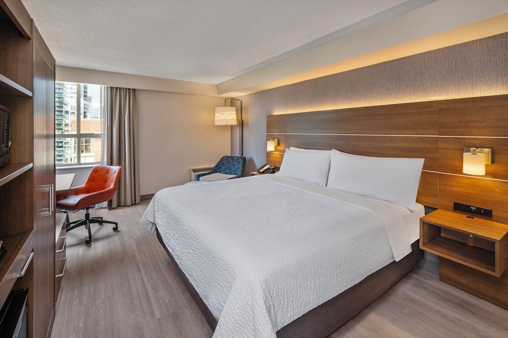 Holiday Inn Express Toronto - Downtown Room Type - 1 King Bed Standard