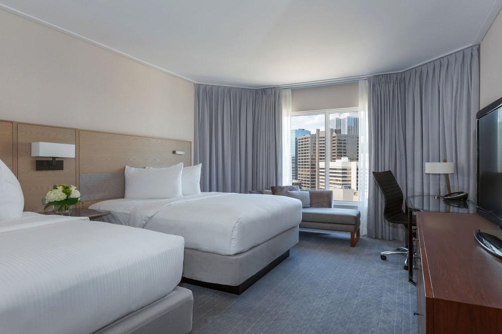 InterContinental TORONTO CENTRE Room Type - Premium Room, 2 Queen Beds (High Floor)