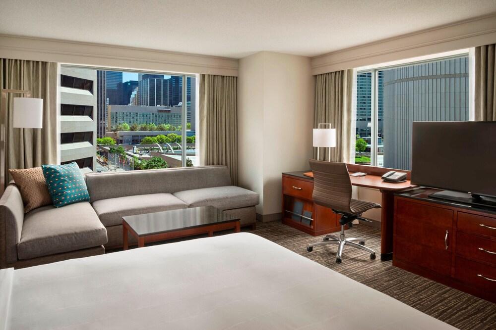 Marriott Downtown at CF Toronto Eaton Centre - Tap to explore photos