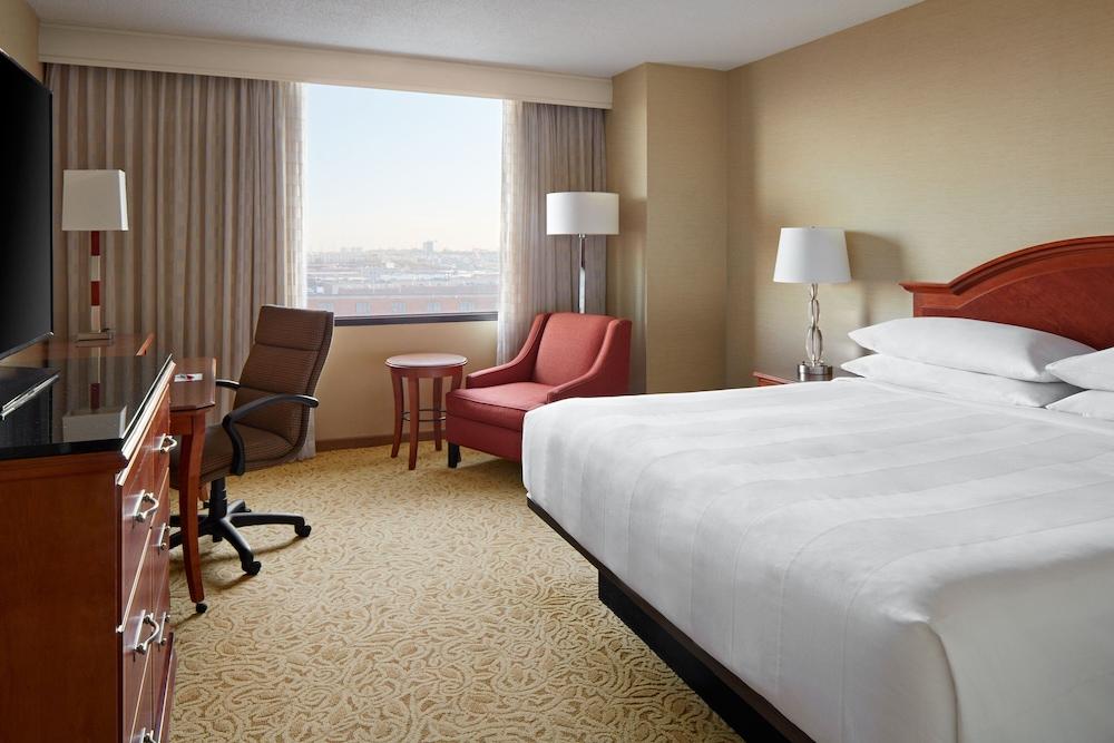 Toronto Airport Marriott Hotel Room Type - Room, 1 King Bed