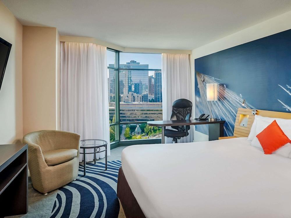 Novotel Toronto North York Room Type - Superior Room, 1 King Bed (High Floor)