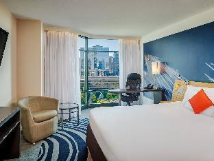 Novotel Toronto North York - Tap to explore photos