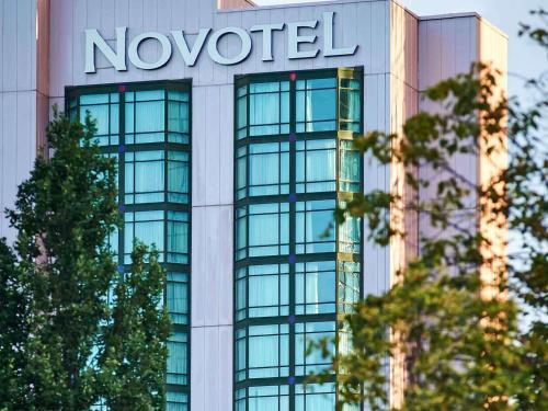 Novotel Toronto North York - Tap to explore photos