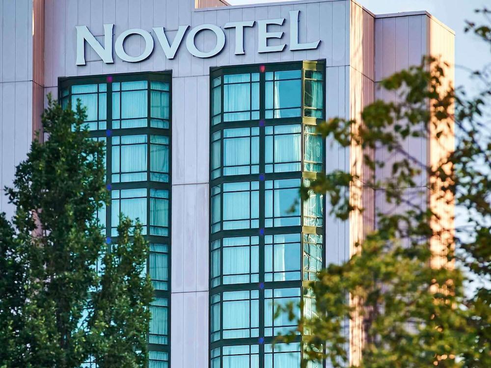 Novotel Toronto North York - Tap to explore photos