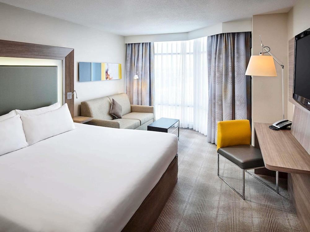 Novotel Toronto North York Room Type - Executive Room, 1 King Bed with Sofa bed Novotel Toronto North York Room Type - Executive Room, 1 King Bed with Sofa bed