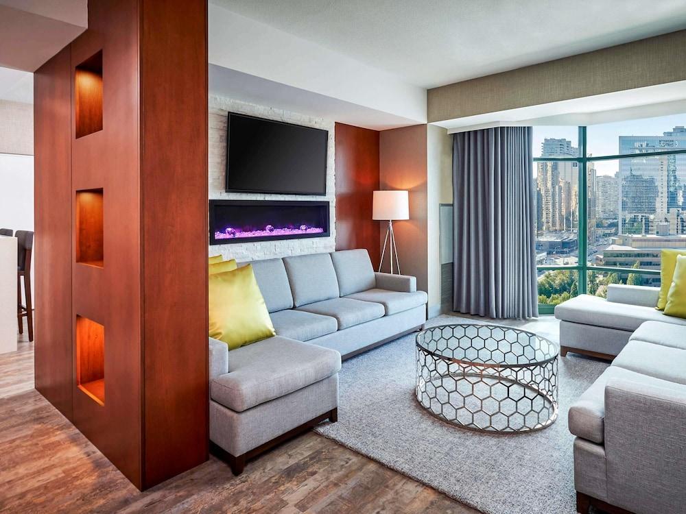 Novotel Toronto North York Room Type - Suite, 1 King Bed