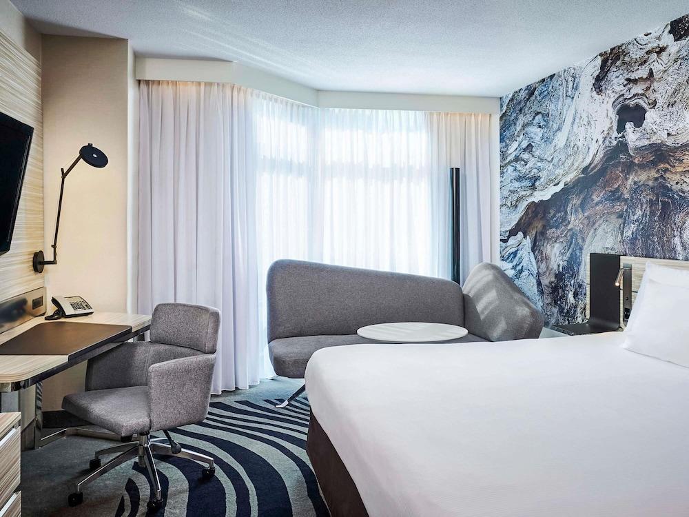 Novotel Toronto North York Room Type - Executive Room, 1 King Bed