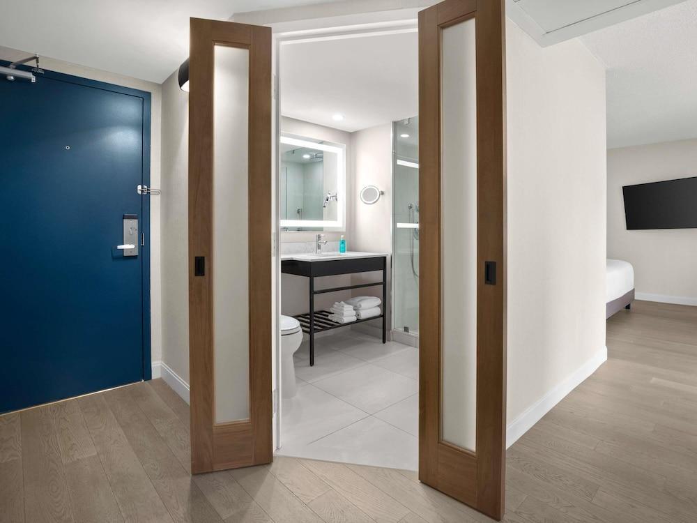 Novotel Toronto Centre Room Type - Junior Suite (Executive)