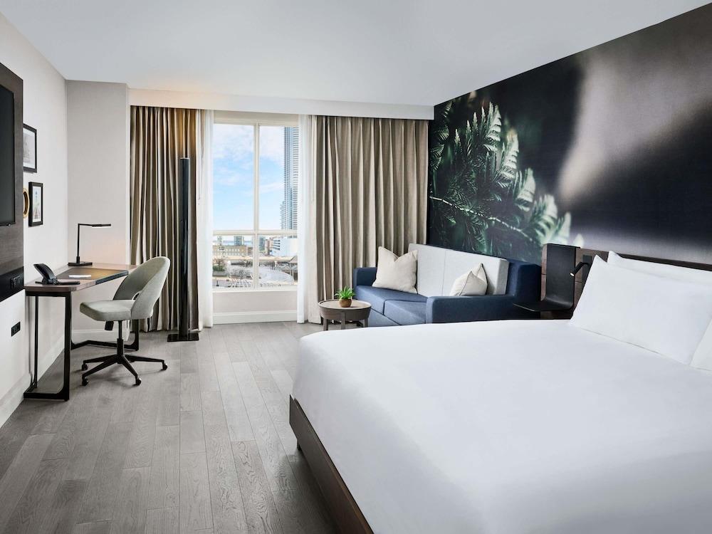 Novotel Toronto Centre Room Type - Premier Room