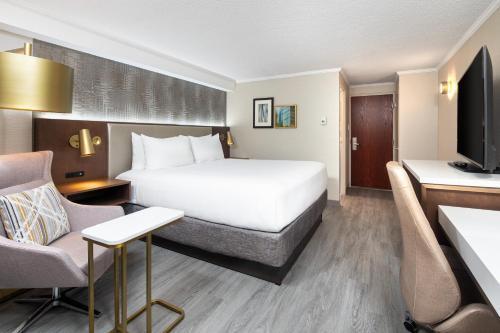 Crowne Plaza TORONTO AIRPORT - Tap to explore photos