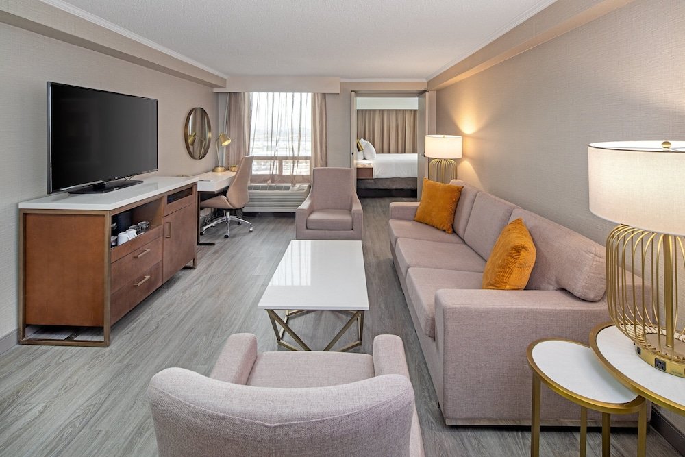 Crowne Plaza TORONTO AIRPORT - Tap to explore photos