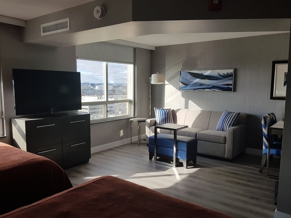Embassy Suites by Hilton Toronto Airport Room Type - Suite, 1 King Bed with Sofa bed, Microwave
