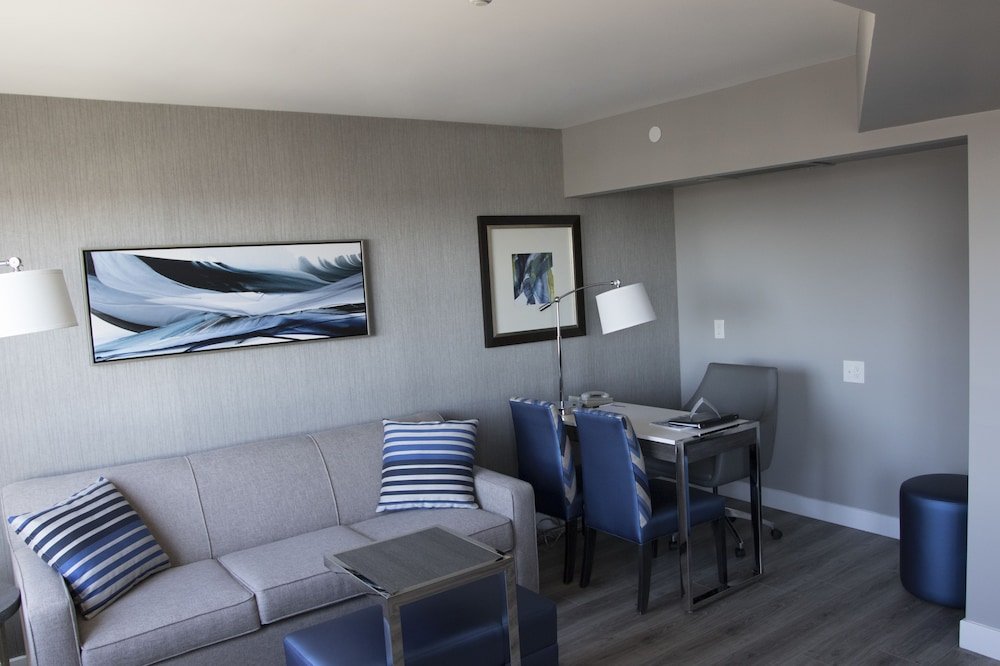 Embassy Suites by Hilton Toronto Airport - Tap to explore photos