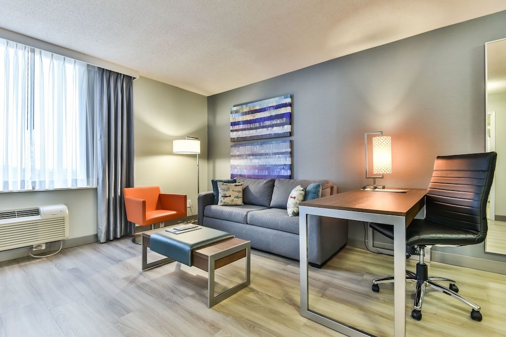 Radisson Suite Hotel - Toronto Airport - Tap to explore photos