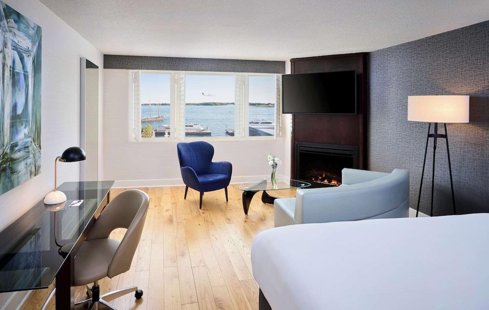 Radisson Blu Toronto Downtown Room Type - Suite, 1 King Bed, Non Smoking, Harbor View Radisson Blu Toronto Downtown Room Type - Suite, 1 King Bed, Non Smoking, Harbor View