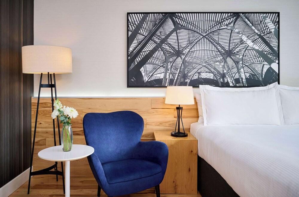 Radisson Blu Toronto Downtown - Tap to explore photos