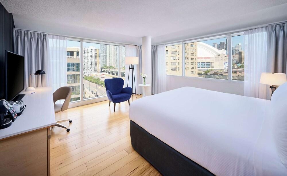Radisson Blu Toronto Downtown Room Type - Room, 1 King Bed, Non Smoking Radisson Blu Toronto Downtown Room Type - Room, 1 King Bed, Non Smoking