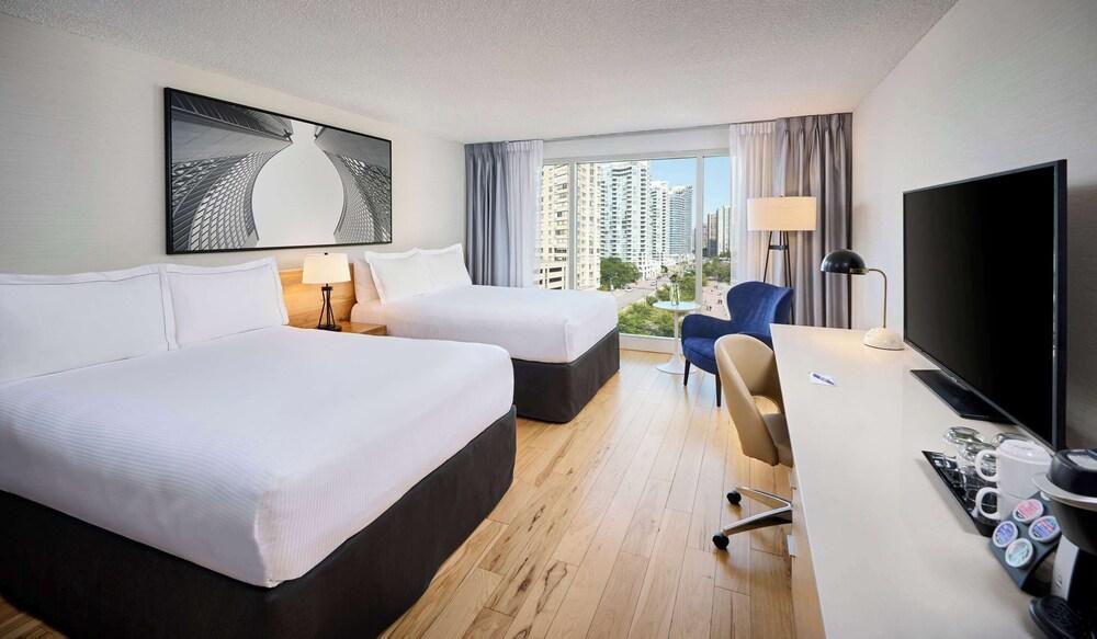 Radisson Blu Toronto Downtown Room Type - Room, 2 Queen Beds, Non Smoking