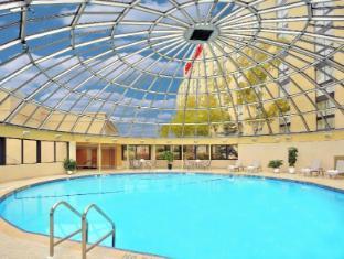 Sheraton Toronto Airport Hotel & Conference Centre - Tap to explore photos
