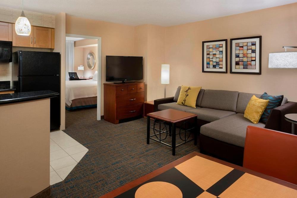Residence Inn by Marriott Toronto Downtown / Entertainment District Room Type - Suite, 1 Bedroom