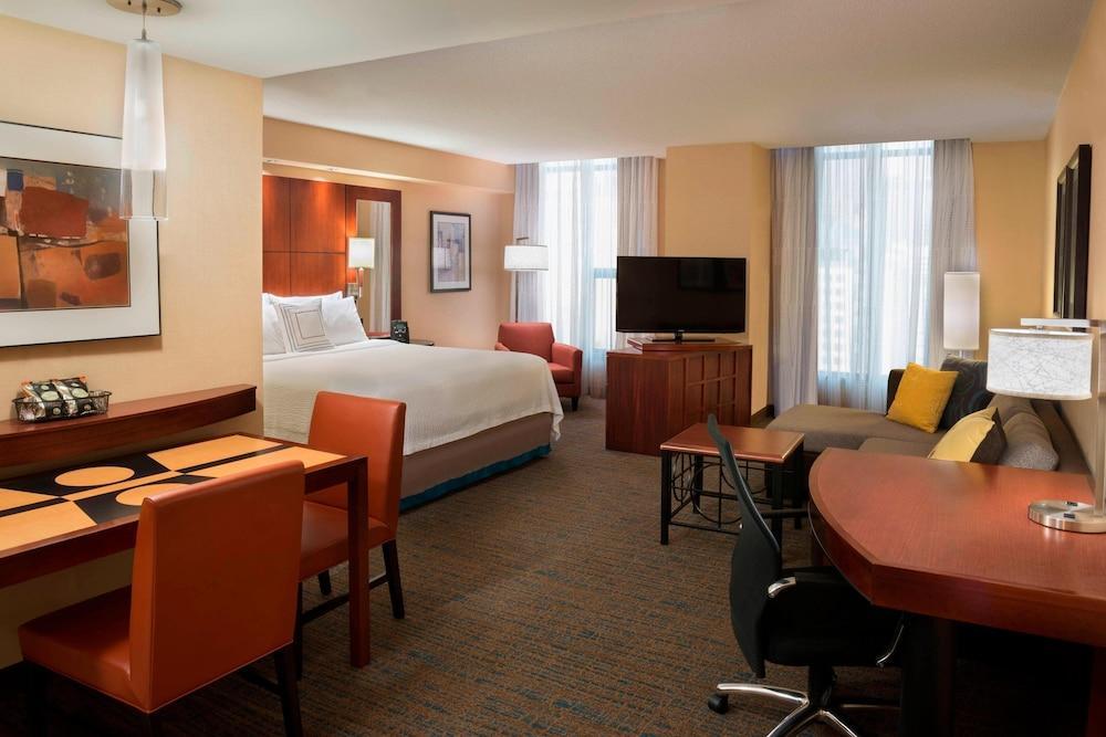 Residence Inn by Marriott Toronto Downtown / Entertainment District Room Type - Studio, 1 Queen Bed with Sofa bed Residence Inn by Marriott Toronto Downtown / Entertainment District Room Type - Studio, 1 Queen Bed with Sofa bed