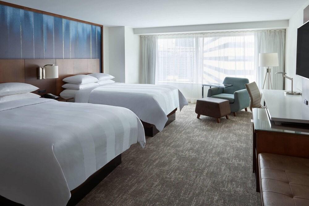 Toronto Marriott City Centre Hotel - Tap to explore photos