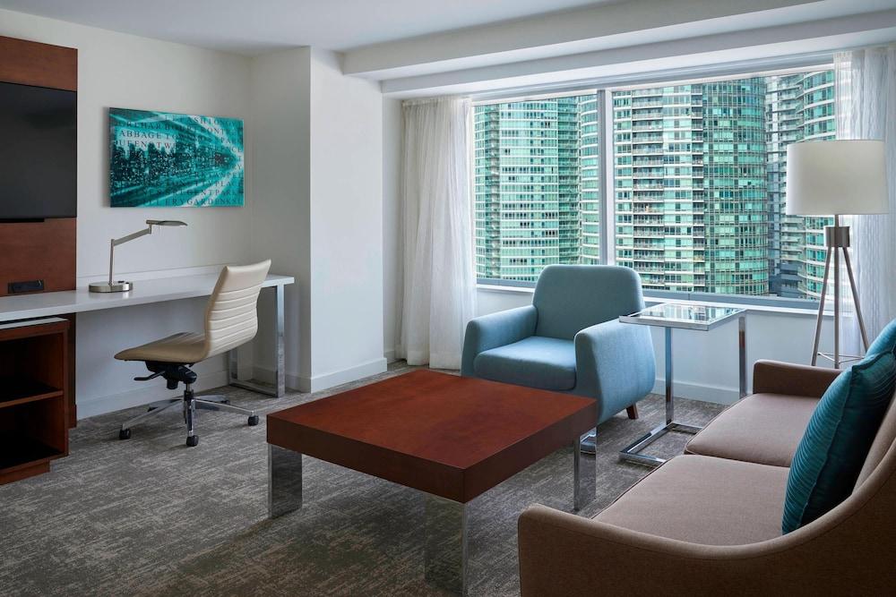 Toronto Marriott City Centre Hotel Room Type - Family Suite, 1 Bedroom
