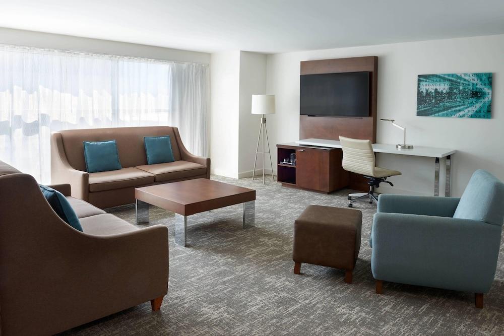 Toronto Marriott City Centre Hotel Room Type - Suite, 1 Bedroom