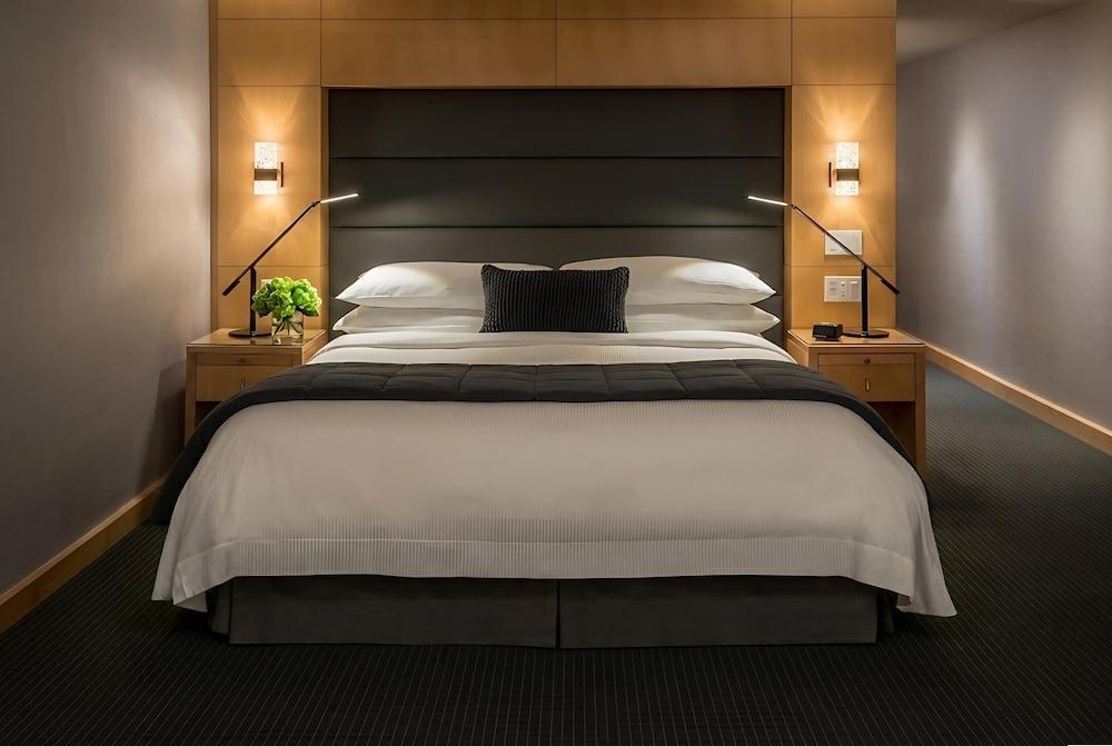 Soho Hotel Toronto Room Type - Deluxe King Room