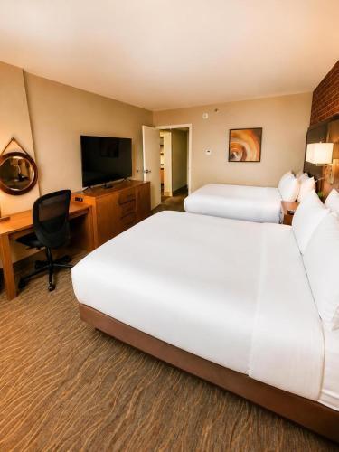 DoubleTree by Hilton Toronto Airport - Tap to explore photos