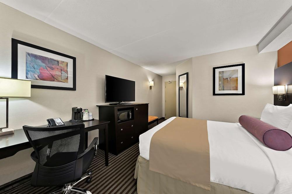 Best Western Plus Toronto North York Hotel & Suites Room Type - 1 Queen Bed, Non-Smoking, Desk, Microwave And Refrigerator, Wi-Fi